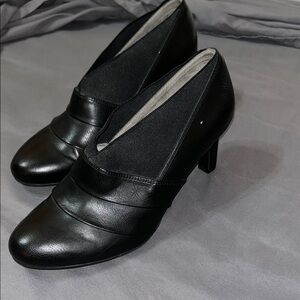 Life Stride Black Classic Heels